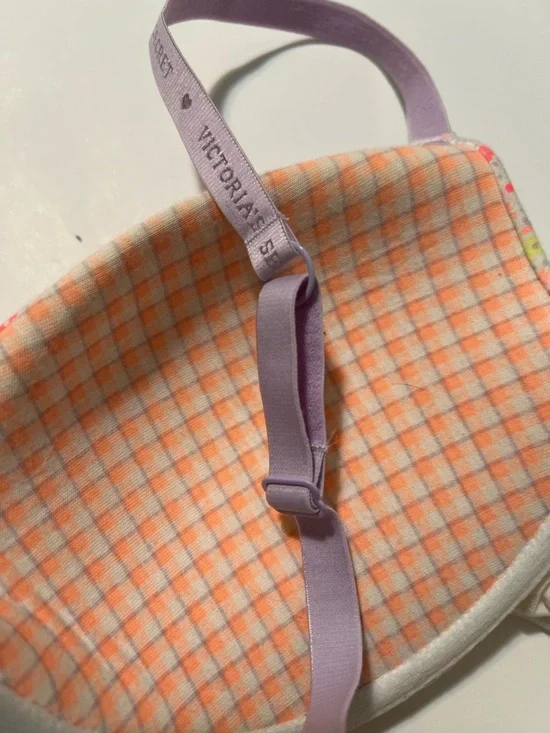 VS Plunge Bra. 38B - Picture 7 of 12